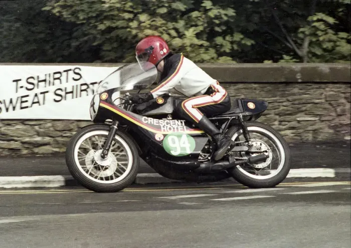 Framed Print : Ronnie Hewitt (Yamaha) 1978 Lightweight Manx Grand Prix Framed Print : Ronnie Hewitt (Yamaha) 1978 Lightweight Manx Grand Prix