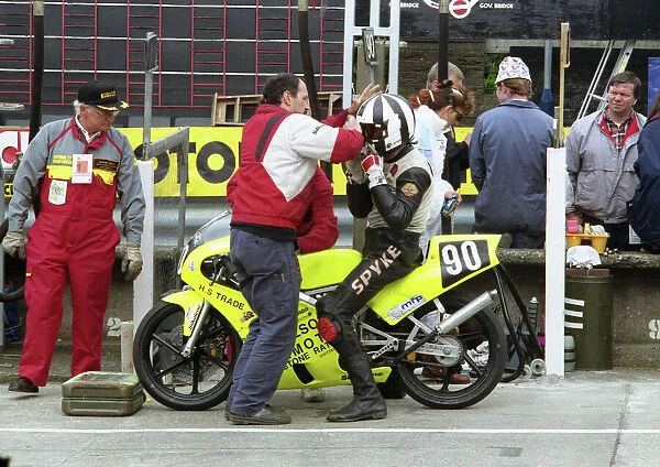 Ross Barker (Kenimoto Honda) 1995 Ultra Lightweight TT