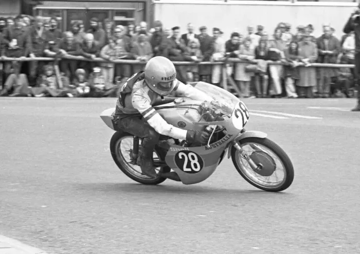 Framed Print : Ross Hedley (Yamaha) 1974 Ultra Lightweight TT