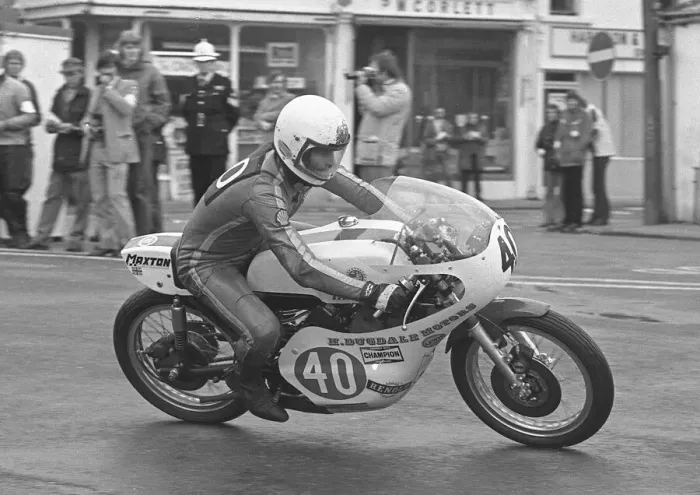 Framed Print : Roy Bisbey (Dugdale Yamaha) 1974 Lightweight TT Framed Print : Roy Bisbey (Dugdale Yamaha) 1974 Lightweight TT