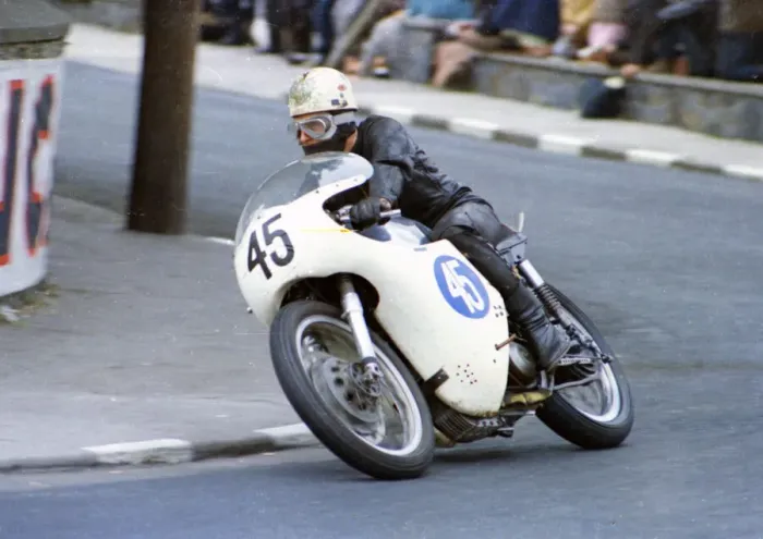 Framed Print : Roy Bisbey (Norton) 1968 Junior TT Framed Print : Roy Bisbey (Norton) 1968 Junior TT