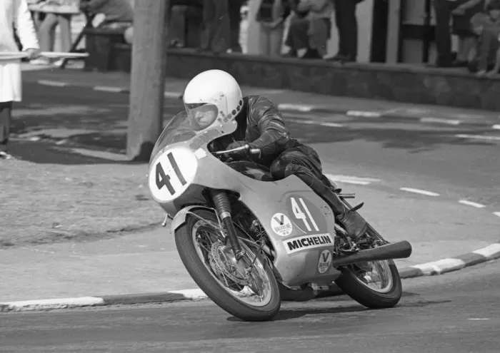 Framed Print : Roy Garnett (Honda) 1975 Lightweight Manx Grand Prix Framed Print : Roy Garnett (Honda) 1975 Lightweight Manx Grand Prix