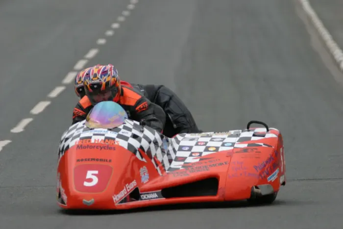 Framed Print : Roy Hanks & Dave Wells (Molyneux) 2003 Sidecar TT Framed Print : Roy Hanks & Dave Wells (Molyneux) 2003 Sidecar TT