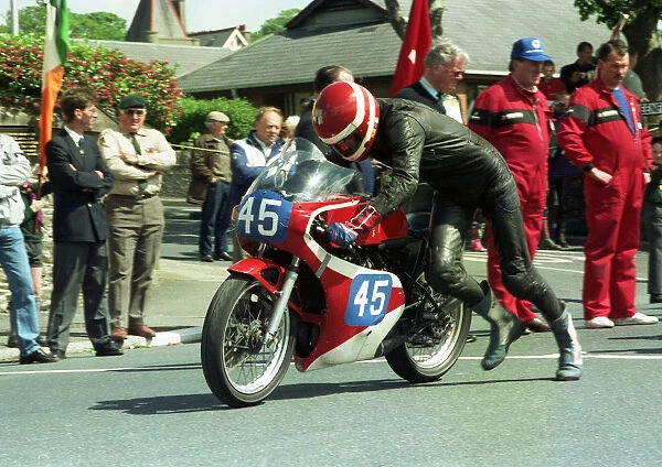 Roy Jeffreys (Yamaha) 1990 Junior TT