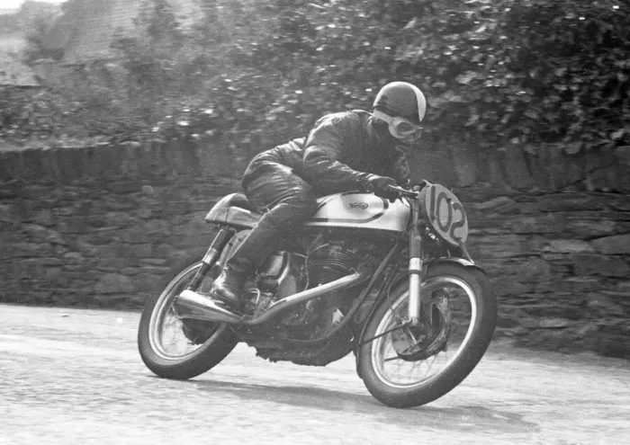 Framed Print : Roy Jervis (Norton) 1955 Senior Manx Grand Prix Framed Print : Roy Jervis (Norton) 1955 Senior Manx Grand Prix