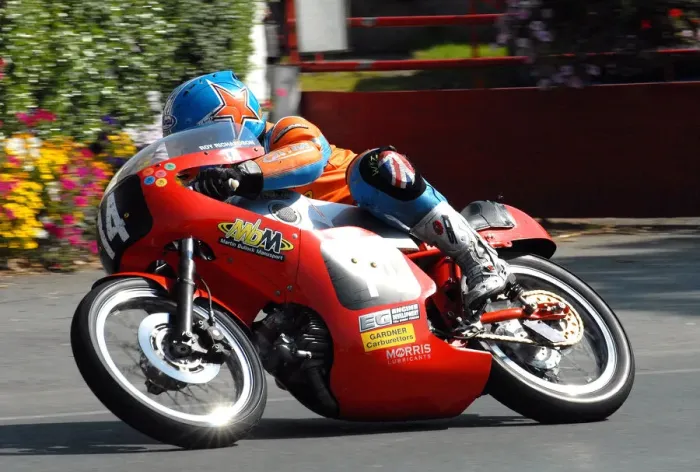 Framed Print : Roy Richardson (Aermacchi) 2010 Senior Classic TT Framed Print : Roy Richardson (Aermacchi) 2010 Senior Classic TT