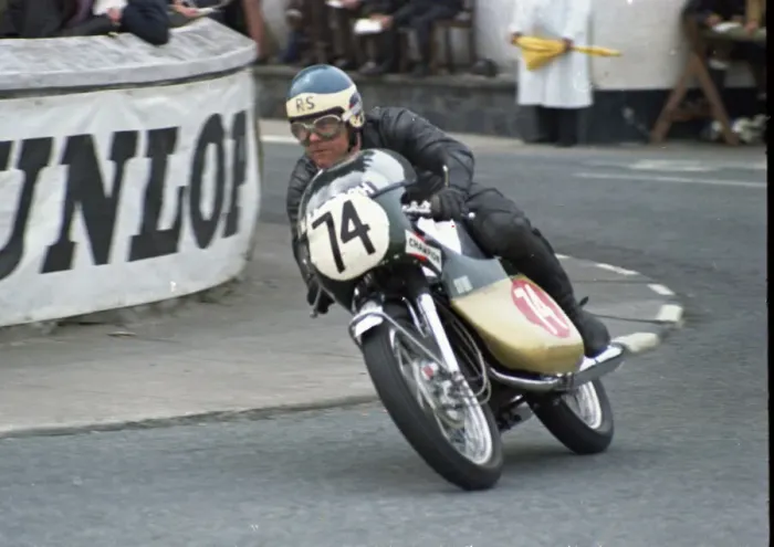 Framed Print : Roy Simmons (Suzuki) 1971 Production TT Framed Print : Roy Simmons (Suzuki) 1971 Production TT
