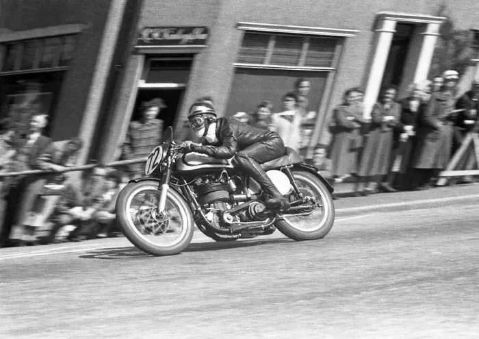 Framed Print : Rudi Allison (Norton) 1954 Junior TT Framed Print : Rudi Allison (Norton) 1954 Junior TT
