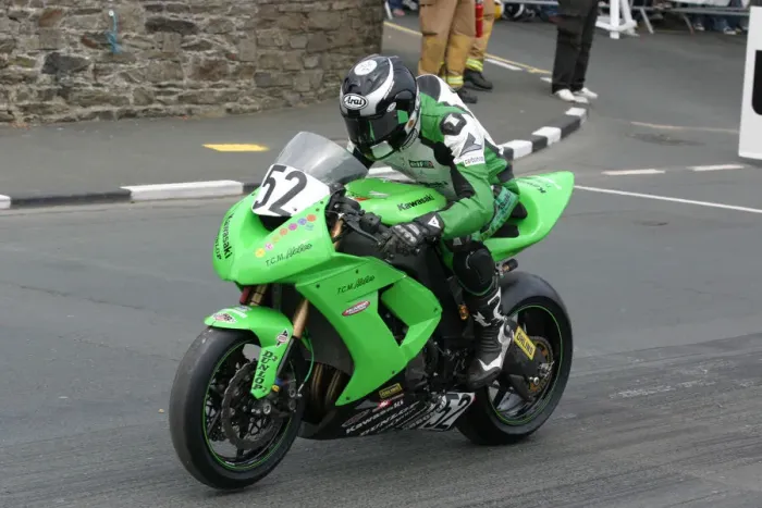 Framed Print : Russ Mountford (Kawasaki) 2009 Superbike TT Framed Print : Russ Mountford (Kawasaki) 2009 Superbike TT