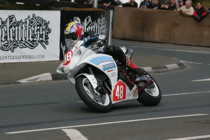 Framed Print : Russ Mountford (Yamaha) 2009 Superstock TT
