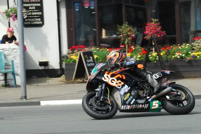 Framed Print : Ryan Farquhar (Kawasaki) 2015 Lightweight TT Framed Print : Ryan Farquhar (Kawasaki) 2015 Lightweight TT