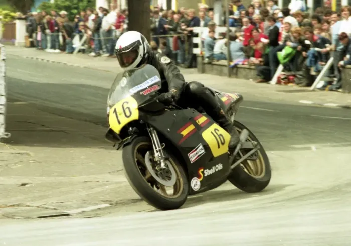 Framed Print : Sam McClements (Keen Suzuki) 1984 Senior TT Framed Print : Sam McClements (Keen Suzuki) 1984 Senior TT