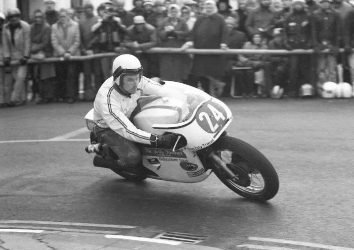 Framed Print : Sam McClements (Triumph) 1977 Formula One TT Framed Print : Sam McClements (Triumph) 1977 Formula One TT
