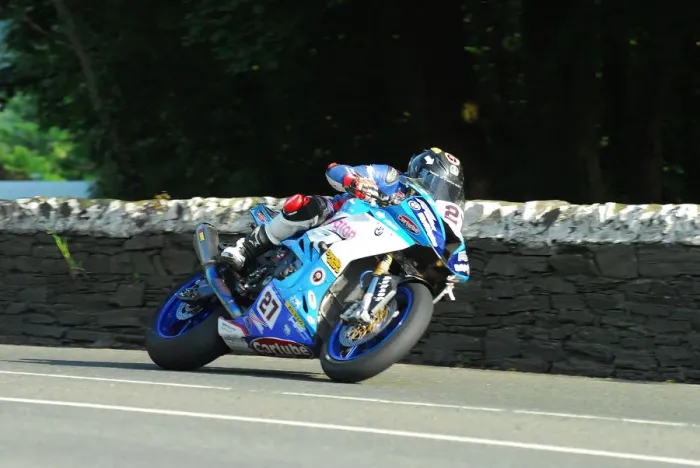 Framed Print : Sam West (BMW) 2018 Superbike TT Framed Print : Sam West (BMW) 2018 Superbike TT