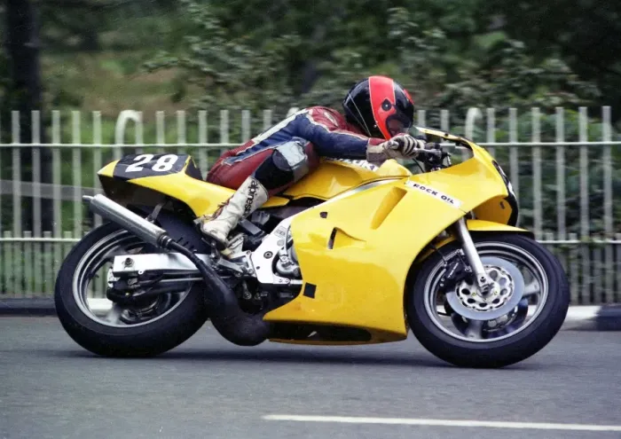 Framed Print : Sandy Berwick (Suzuki) 1990 Supersport 400 TT Framed Print : Sandy Berwick (Suzuki) 1990 Supersport 400 TT