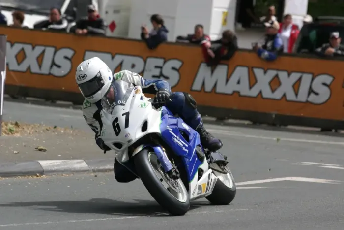 Framed Print : Scott Wilson (Suzuki) 2010 Senior TT Framed Print : Scott Wilson (Suzuki) 2010 Senior TT