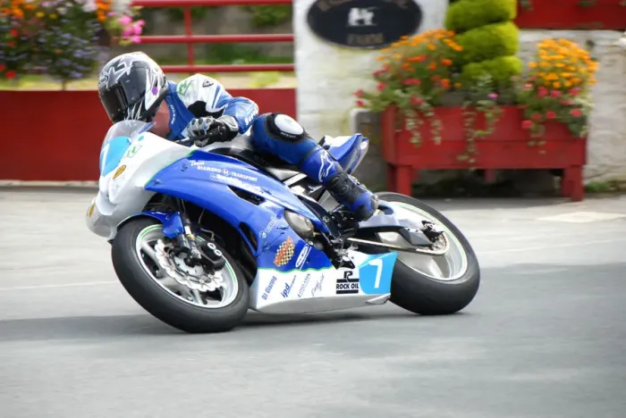 Framed Print : Scott Wilson (Yamaha) 2009 Junior Manx Grand Prix
