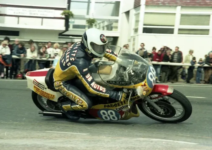 Framed Print : Sean Collister (Yamaha) 1983 Junior Manx Grand Prix Framed Print : Sean Collister (Yamaha) 1983 Junior Manx Grand Prix