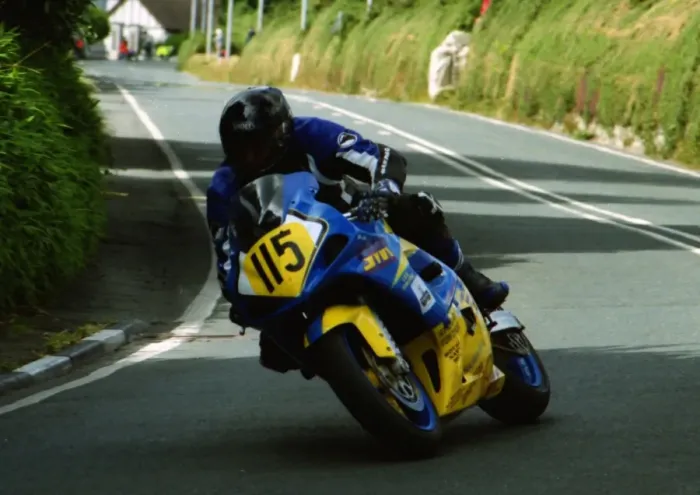 Framed Print : Sean Maddern (Suzuki) 2003 Senior Manx Grand Prix Framed Print : Sean Maddern (Suzuki) 2003 Senior Manx Grand Prix