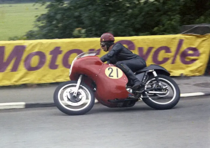 Framed Print : Selwyn Griffiths (Cowles Matchless) 1965 Senior TT Framed Print : Selwyn Griffiths (Cowles Matchless) 1965 Senior TT