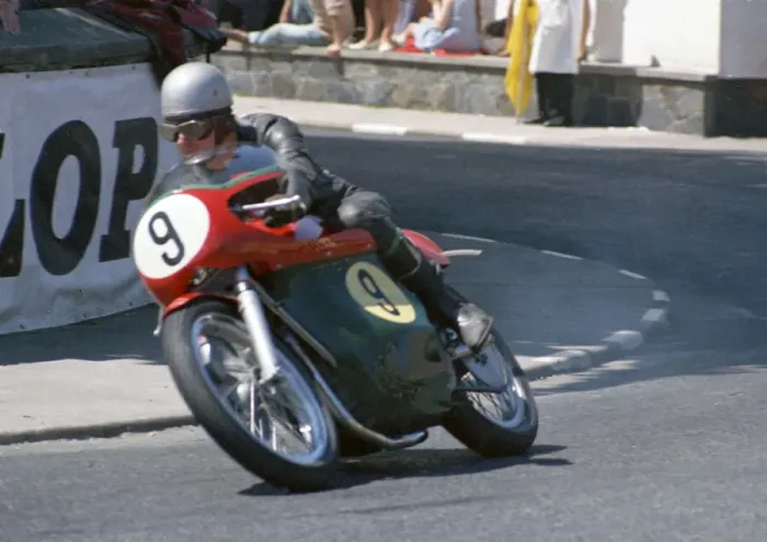 Framed Print : Selwyn Griffiths (Cowles Matchless) 1968 Senior TT Framed Print : Selwyn Griffiths (Cowles Matchless) 1968 Senior TT