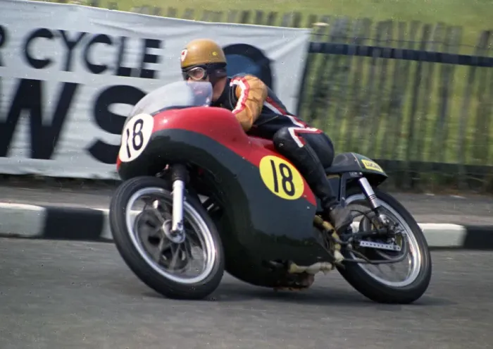 Framed Print : Selwyn Griffiths (Cowles Matchless) 1970 Senior TT Framed Print : Selwyn Griffiths (Cowles Matchless) 1970 Senior TT