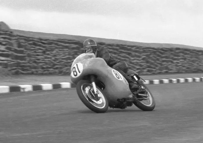 Framed Print : Selwyn Griffiths (Matchless) 1963 Senior Manx Grand Prix Framed Print : Selwyn Griffiths (Matchless) 1963 Senior Manx Grand Prix