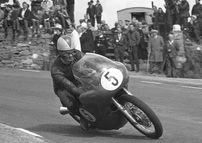 Framed Print : Selwyn Griffiths (Matchless) 1966 Senior TT Framed Print : Selwyn Griffiths (Matchless) 1966 Senior TT