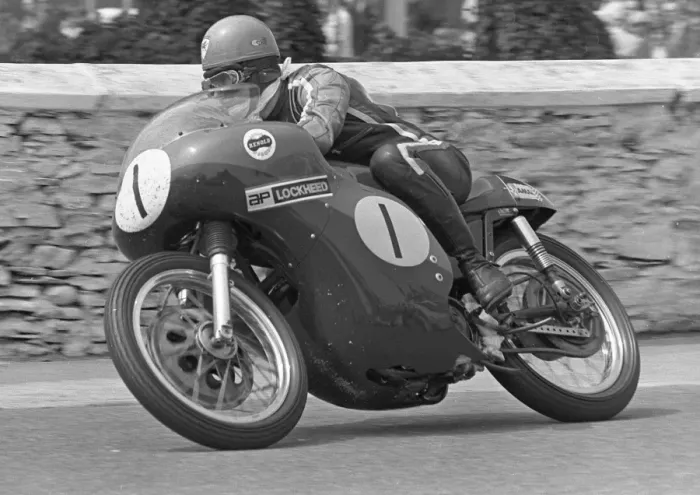 Framed Print : Selwyn Griffiths at Parliament Square: 1971 Senior TT Framed Print : Selwyn Griffiths at Parliament Square: 1971 Senior TT