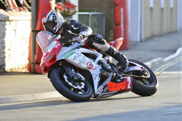 Framed Print : Shane Egan (Suzuki) 2014 Newcomers A Manx Grand Prix