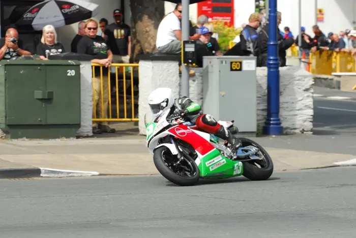 Framed Print : Shaun Anderson (Aprilia) 2015 Lightweight TT Framed Print : Shaun Anderson (Aprilia) 2015 Lightweight TT