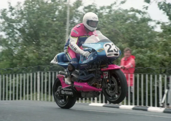 Framed Print : Shaun Harris (Britten) 1993 Senior TT Framed Print : Shaun Harris (Britten) 1993 Senior TT