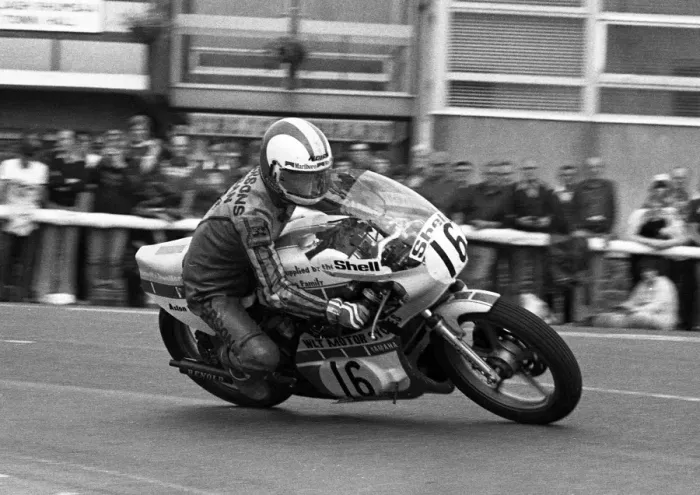Framed Print : Simon Anderson (Yamaha) 1981 Senior Manx Grand Prix Framed Print : Simon Anderson (Yamaha) 1981 Senior Manx Grand Prix