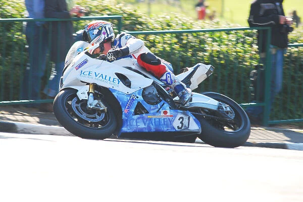 Simon Andrews (BMW) 2011 Senior TT