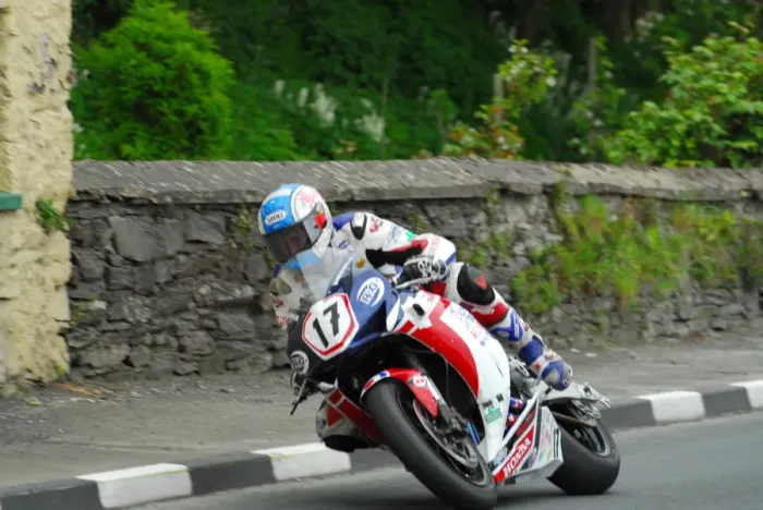 Framed Print : Simon Andrews (Honda) 2013 Superbike TT Framed Print : Simon Andrews (Honda) 2013 Superbike TT