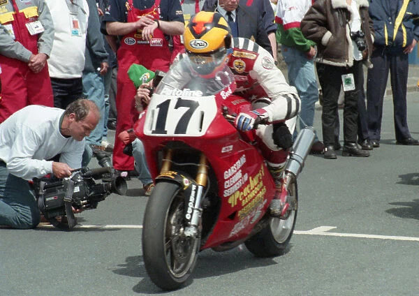 Simon Beck (Peachurst Ducati) 1995 Formula One TT