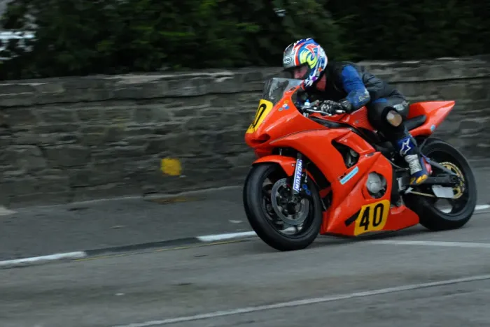 Framed Print : Simon Mara (Yamaha) 2009 Senior Manx Grand Prix