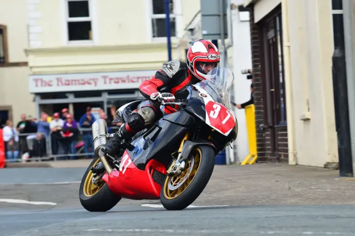 Framed Print : Simon Matthews (Aprilia) 2015 Newcomers Manx Grand Prix Framed Print : Simon Matthews (Aprilia) 2015 Newcomers Manx Grand Prix
