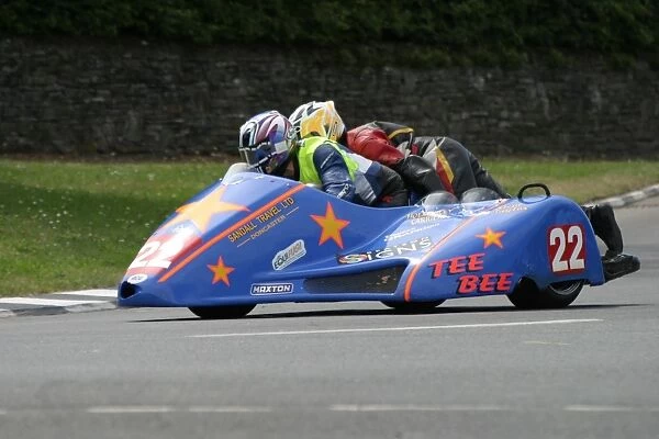 Simon Neary & Kevin Morgan (Windle Yamaha) 2004 Sidecar TT
