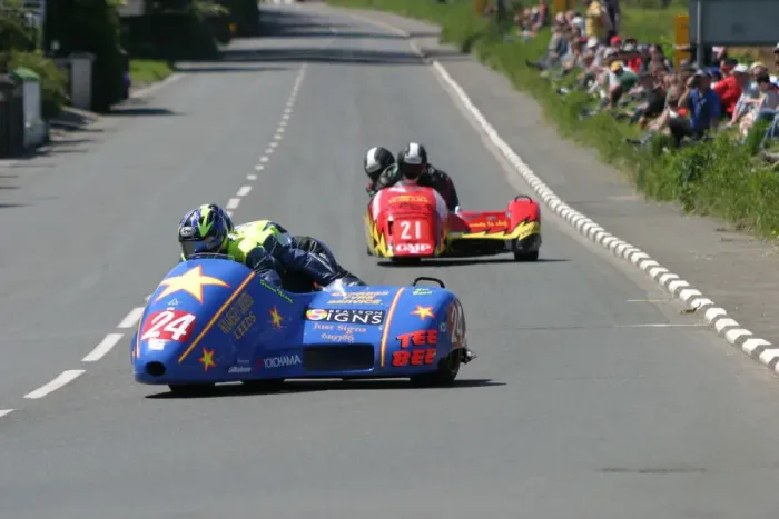 Framed Print : Simon Neary & Stuart Bond (Baker Yamaha) 2005 Sidecar TT Framed Print : Simon Neary & Stuart Bond (Baker Yamaha) 2005 Sidecar TT