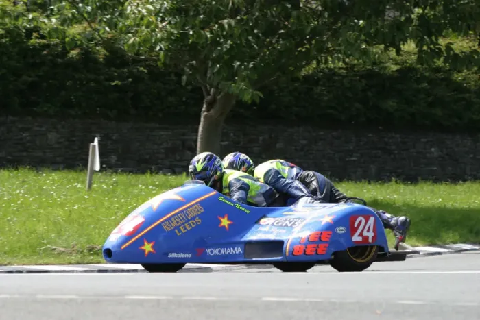 Framed Print : Simon Neary & Stuart Bond (Baker Yamaha) 2005 Sidecar TT Framed Print : Simon Neary & Stuart Bond (Baker Yamaha) 2005 Sidecar TT