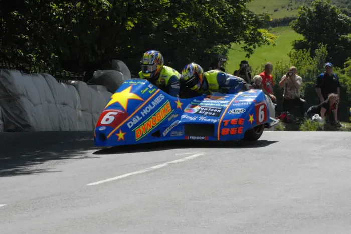 Framed Print : Simon Neary & Stuart Bond (Dynobike Suzuki) 2009 Sidecar TT Framed Print : Simon Neary & Stuart Bond (Dynobike Suzuki) 2009 Sidecar TT