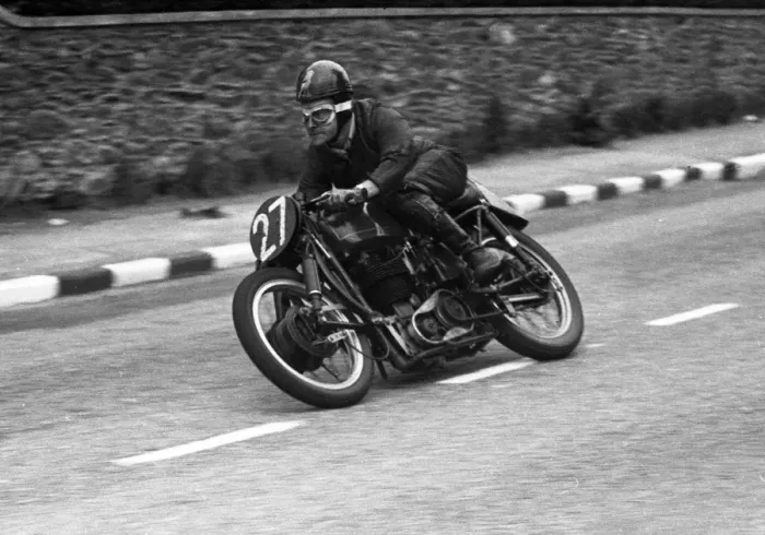 Framed Print : Simon Sandys-Winsch (Velocette) 1954 Senior TT Framed Print : Simon Sandys-Winsch (Velocette) 1954 Senior TT
