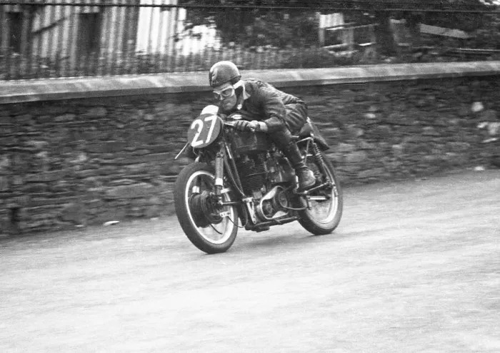 Framed Print : Simon Sandys-Winsch (Velocette) 1954 Senior TT Framed Print : Simon Sandys-Winsch (Velocette) 1954 Senior TT