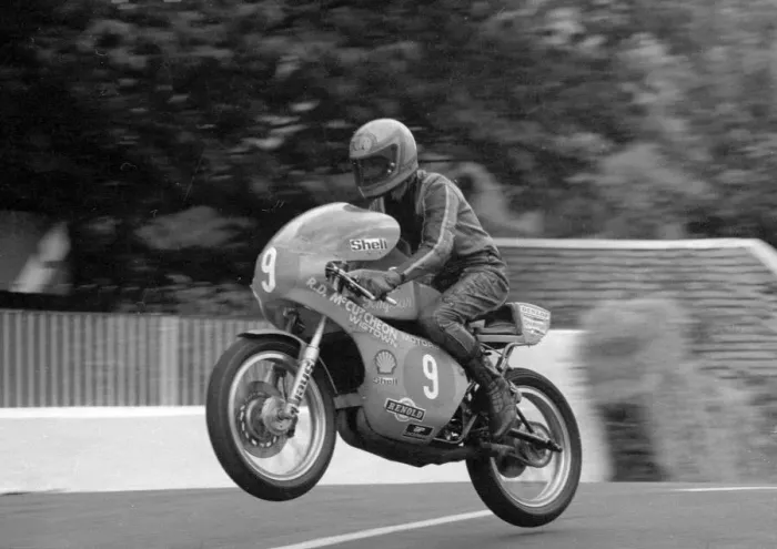 Framed Print : Bill Simpson (Yamaha) 1977 Lightweight TT Framed Print : Bill Simpson (Yamaha) 1977 Lightweight TT