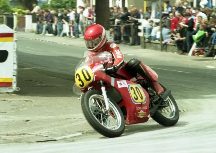 Framed Print : Bill Simpson (Yamaha) 1984 Senior TT Framed Print : Bill Simpson (Yamaha) 1984 Senior TT