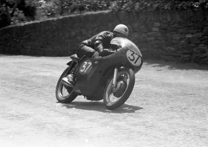 Framed Print : Bill Smith (AJS) 1959 Junior TT Framed Print : Bill Smith (AJS) 1959 Junior TT