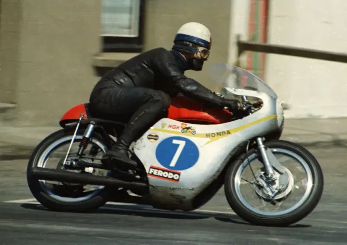 Framed Print : Bill Smith (Honda) 1969 Junior TT Framed Print : Bill Smith (Honda) 1969 Junior TT