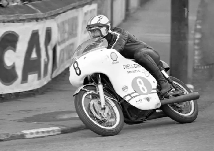 Framed Print : Bill Smith (Honda) 1972 Junior TT Framed Print : Bill Smith (Honda) 1972 Junior TT