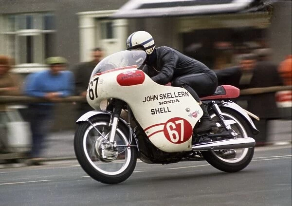 Bill Smith (Honda) on Bray Hill; 1971 Production TT